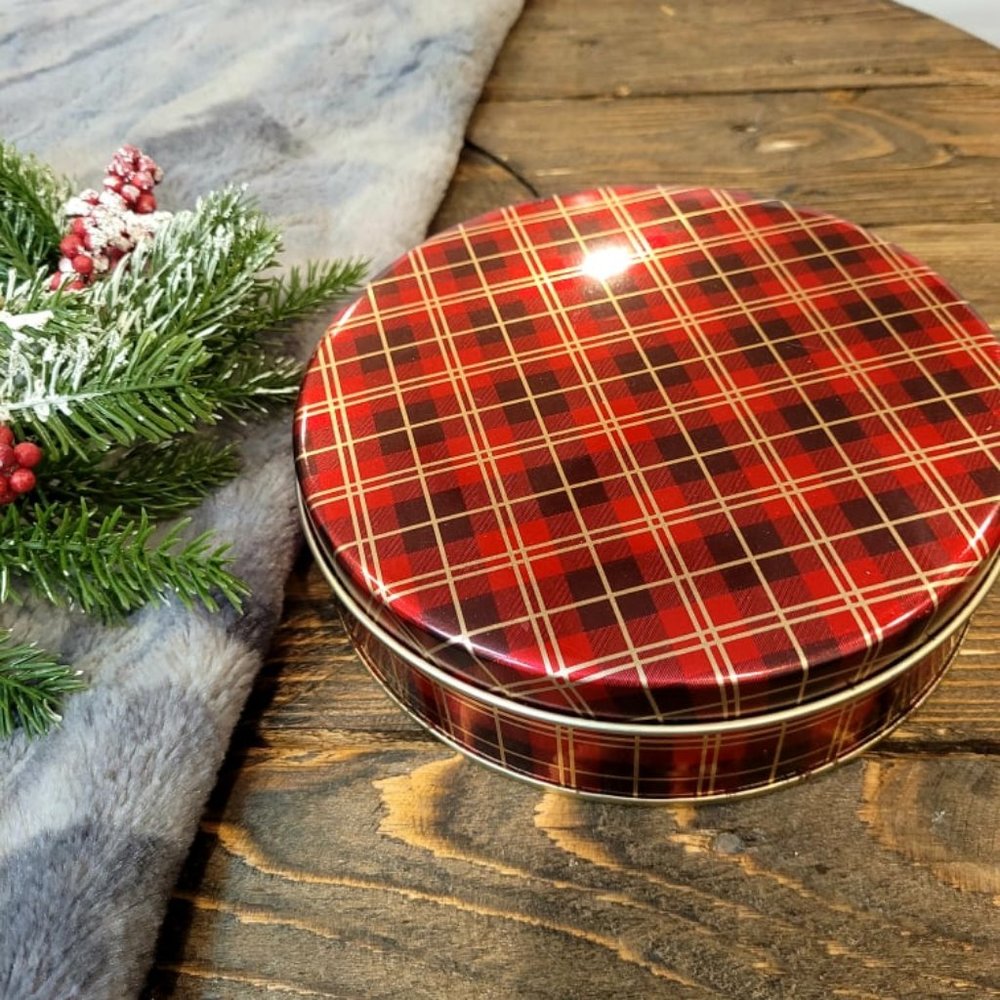 Round plaid tin